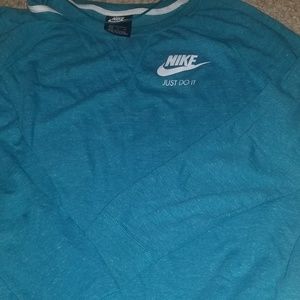 Nwt Woman's Nike top XLg
